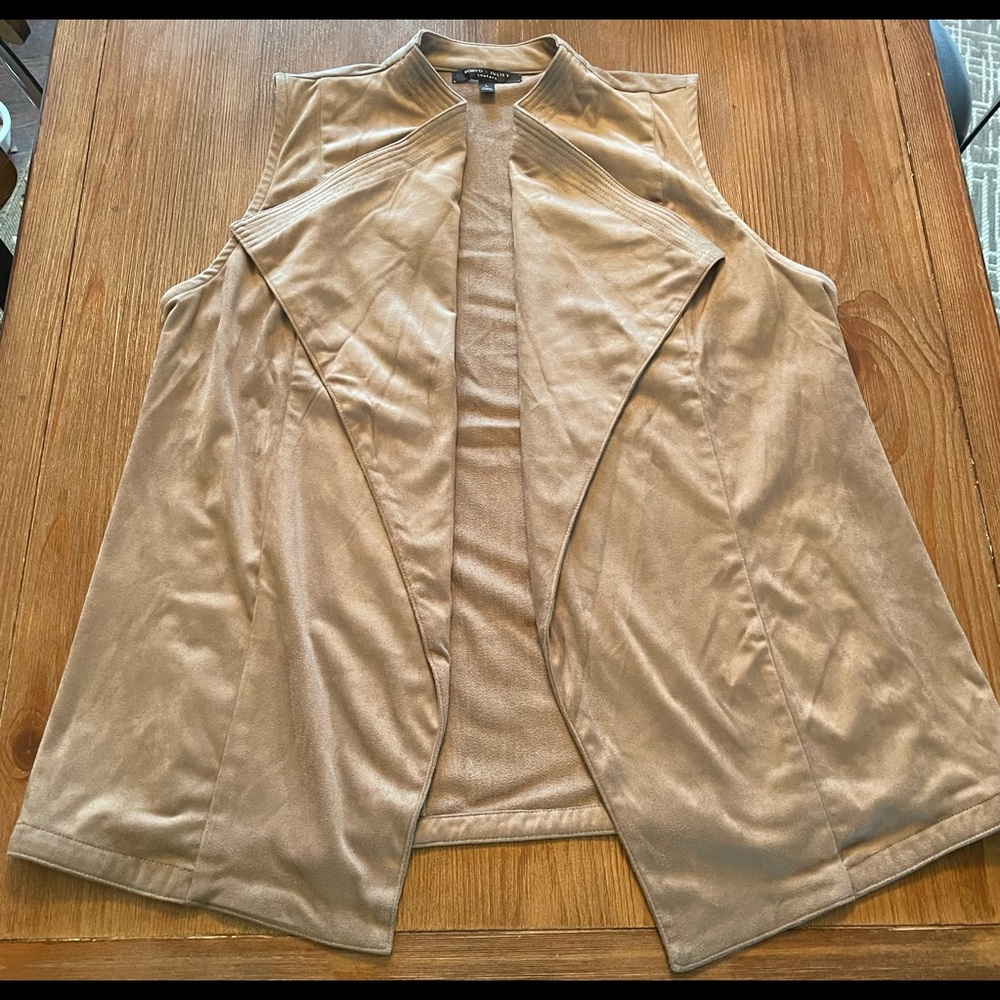 Women’s Romeo & Juliet Couture Faux Suede Vest